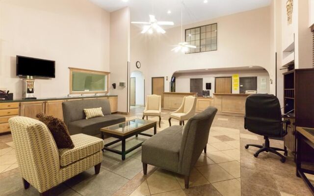 Super 8 Motel - Tulsa Downtown East