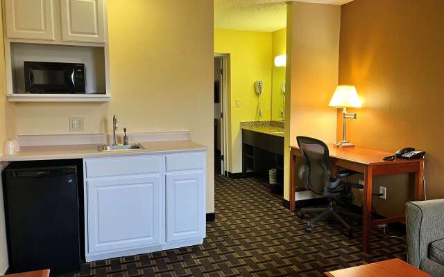 Super 8 by Wyndham Indianapolis/NE/Castleton Area
