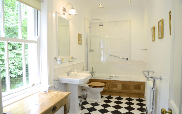 Delphi Lodge Hotel