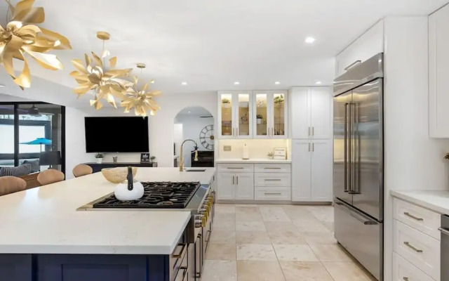 Stunning Vacation Dream Home W/backyard Paradise!