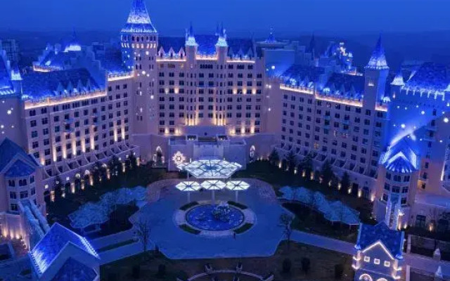 Zhengzhou Yinji Ice and Snow Hotel