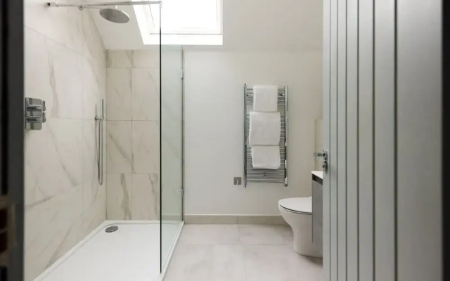 The Putney Sanctum - Beckoning 2bdr Flat With Balcony