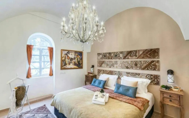 Private House 5 BDR In Mamilla up to 12 People !