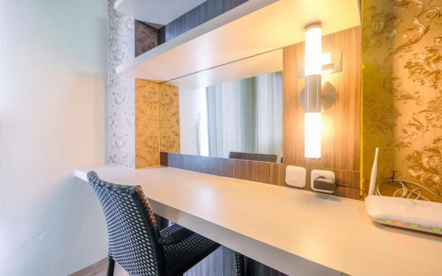 Stunning Studio Apartment @ Bogor Icon