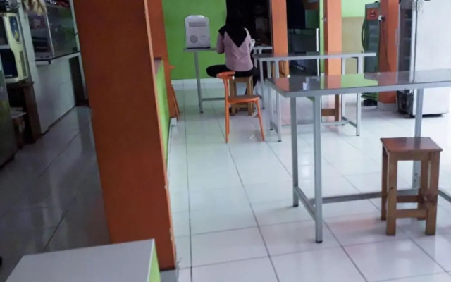 OYO 90706 Kost Alam Jaya Syariah