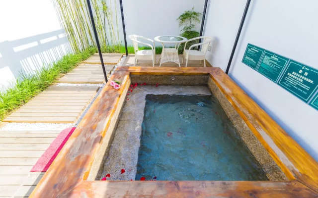 Fengxiang Hot Spring