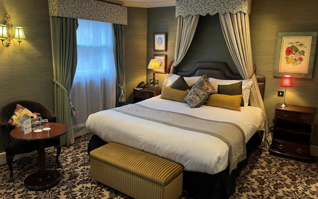 The Leonard Hotel