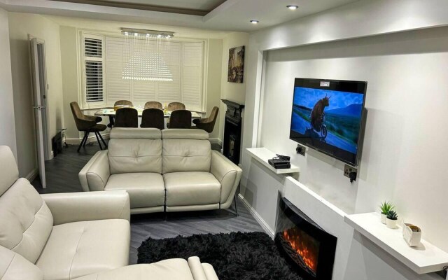 Serenity Haven 4-bed With Hottub,games,gym & More