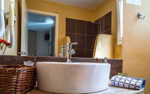 Iro Suites