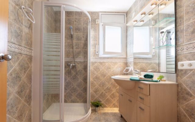 House Angela Deltebre