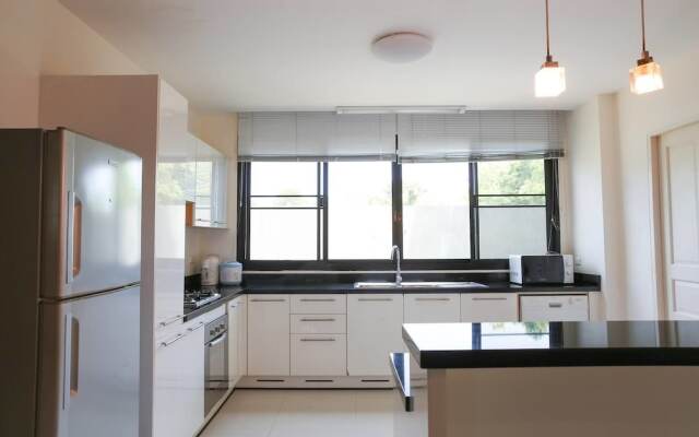 4 BR Private Villa in V49 Pattaya w/ Village Pool