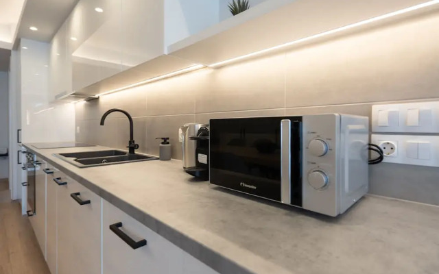 Luxury Apartment near Floisvos Marina