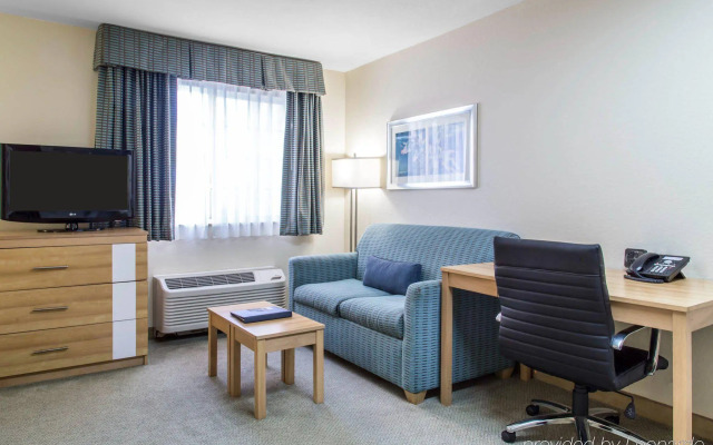 Hampton by Hilton Grand Cayman Seven Mile Beach