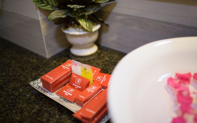 Silk Flower Hotel & Spa