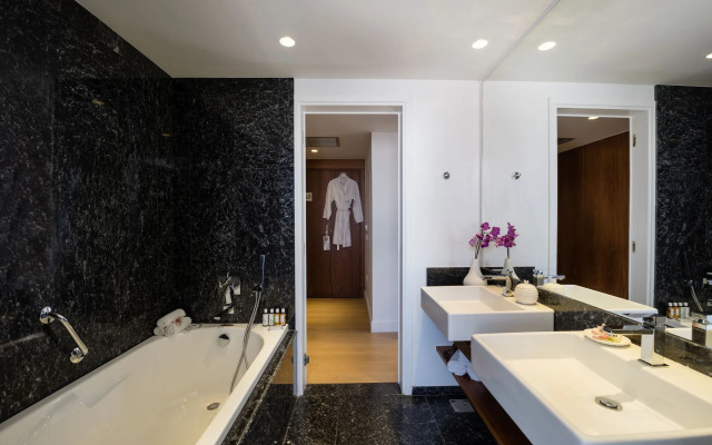 Aquila Atlantis Hotel