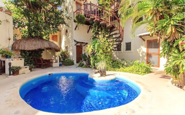 Tropical Downtown Condo