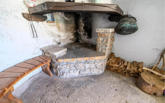 One-Bedroom Holiday home Jadrija with a Fireplace 03