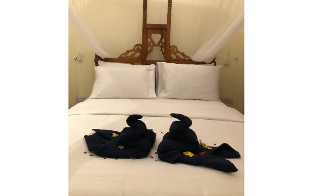 Bottoms Up - Hotel