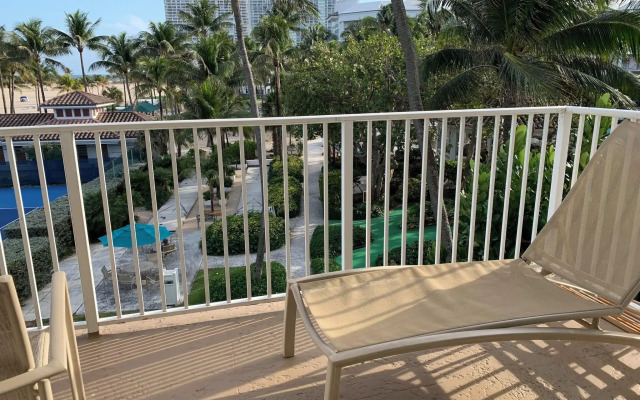 Lago Mar Beach Resort & Club