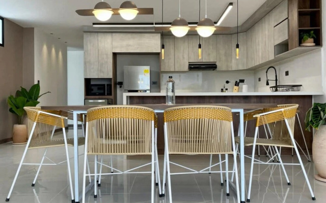 w Impressive 3BR With Balcony in Laureles