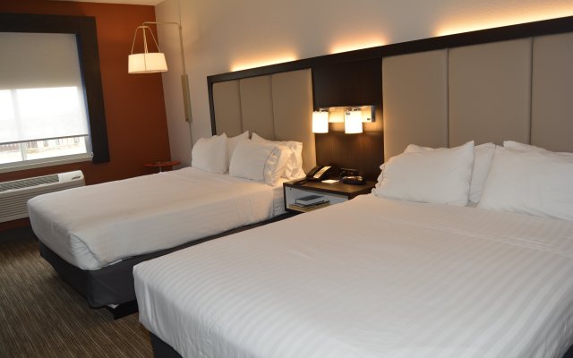 Holiday Inn Express And Suites, an IHG Hotel