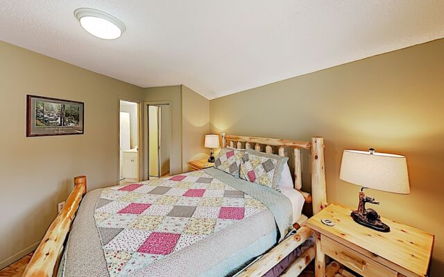 Roundette Cabin 2 Bedrooms 1.5 Bathroom Cabin