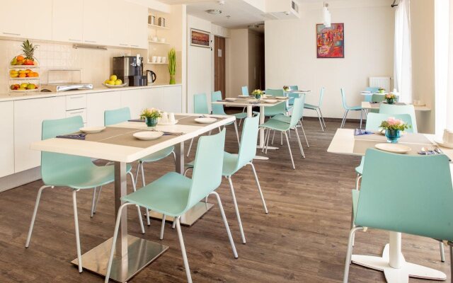 Escala Hotel & Suites