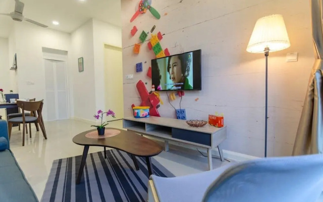 3BR D'pristine Suite Near Legoland, Stunning Views