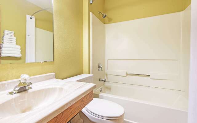 Super 8 by Wyndham Trinidad