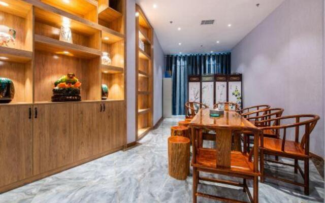 Guiyang West Coast Hotel (Baiyun Greenland Xindu Branch)