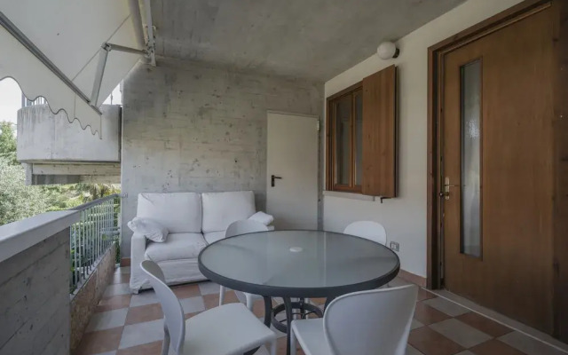Apt24 - Trilocale Vicino al Lago con Posto Auto