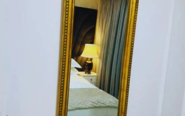 The Henlee Apartment on Ventura