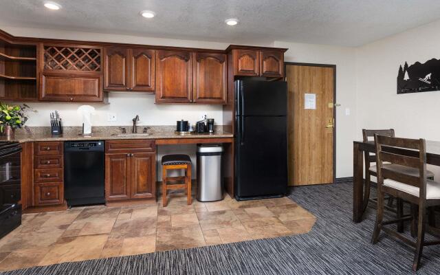 Best Western Plus Landmark Inn