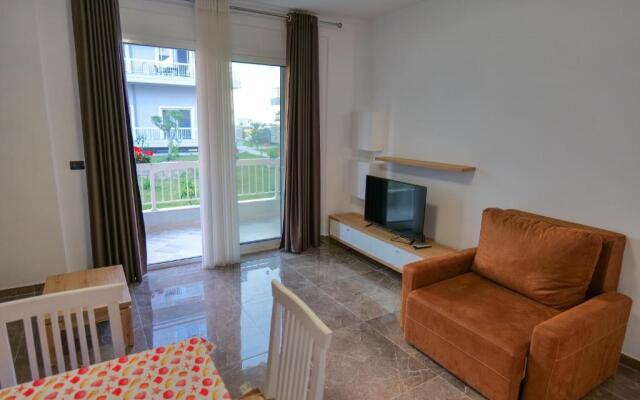 The Peak Hotel & Lounge