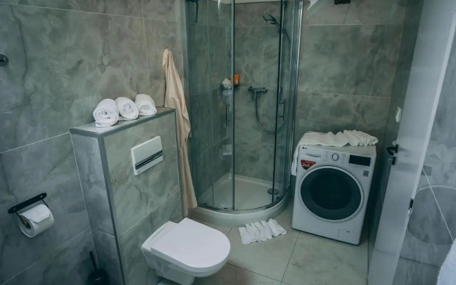 Luxury Oasis, Sauna, AC and Free Parking