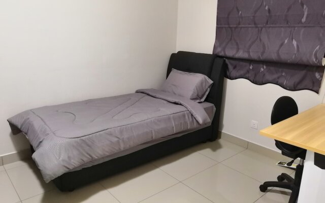 Univ 360 Cozy Apartment with Pool View