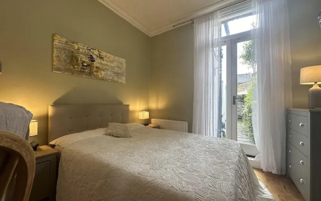 My Sky London House Near Attractions