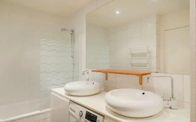 Paris Arsonval Design Residence
