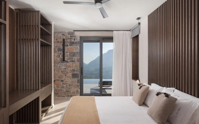 Neromai Cave Luxury Villas
