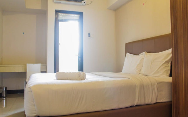 Homey and Simply Furnished Studio Apartment at 19 Avenue