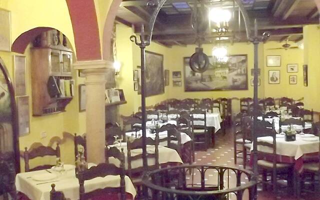 Hermanos Macías Hotel
