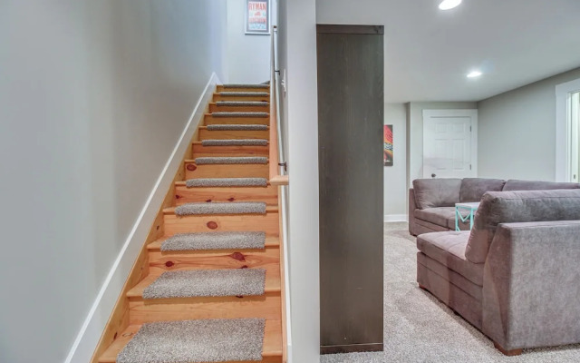 Vibrant Downtown Cincinnati Townhome w/ Sauna!