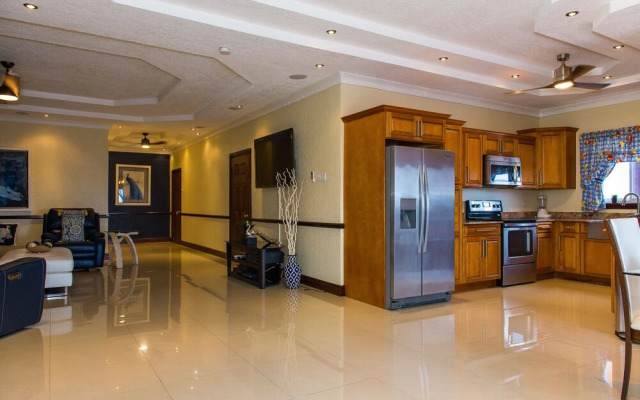 Kingston Luxury Family Retreat