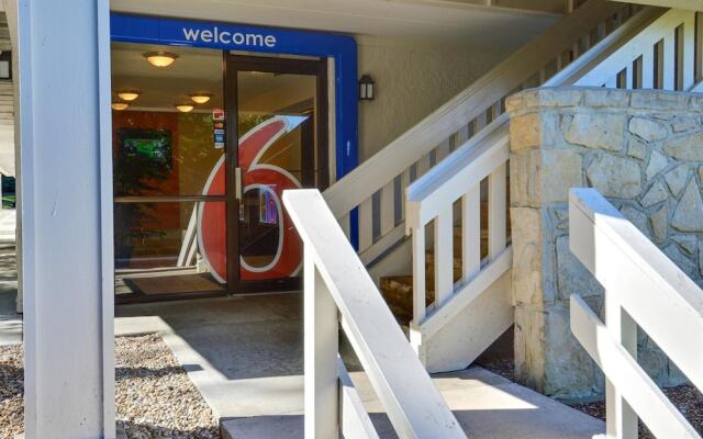 Motel 6 Nashua South