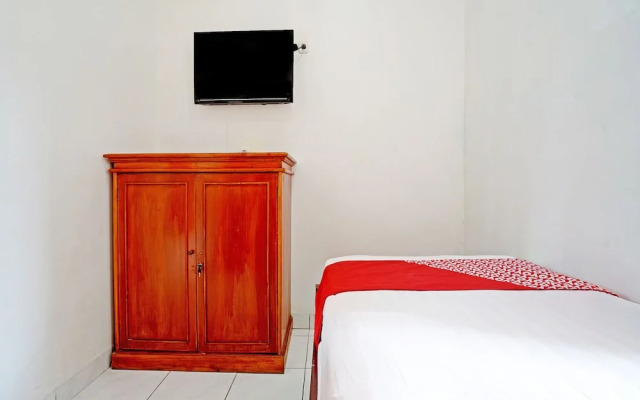 Teratai Residence by  OYO