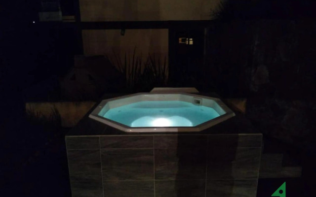 Luxury Cabin at Valle de Bravo Woods