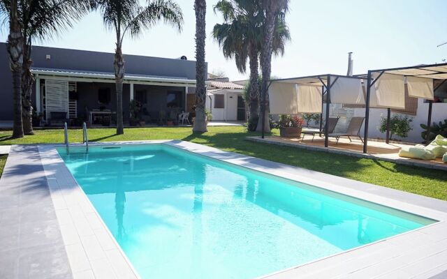 Dependance in villa con piscina