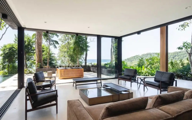 w Spectacular 4BR Villa in Costa Rica