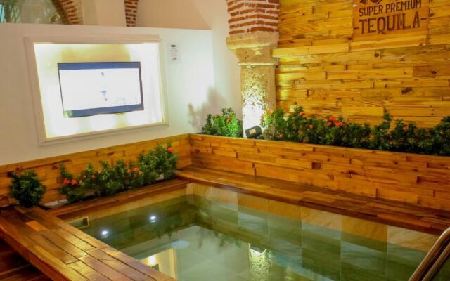 Bourbon St Hostal Boutique - Hostel