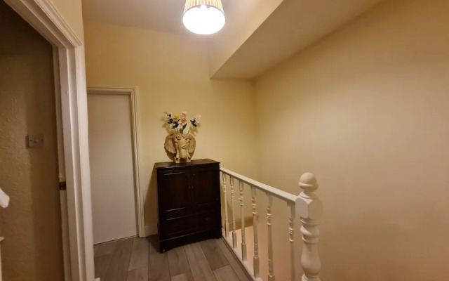 House-sleeps4-parking-garden